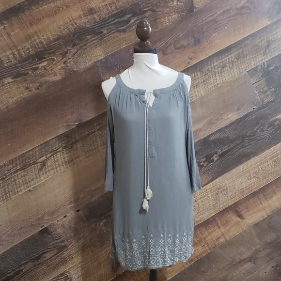 Knox Rose Dresses & Skirts - Knox Rose XS shoulder cut out